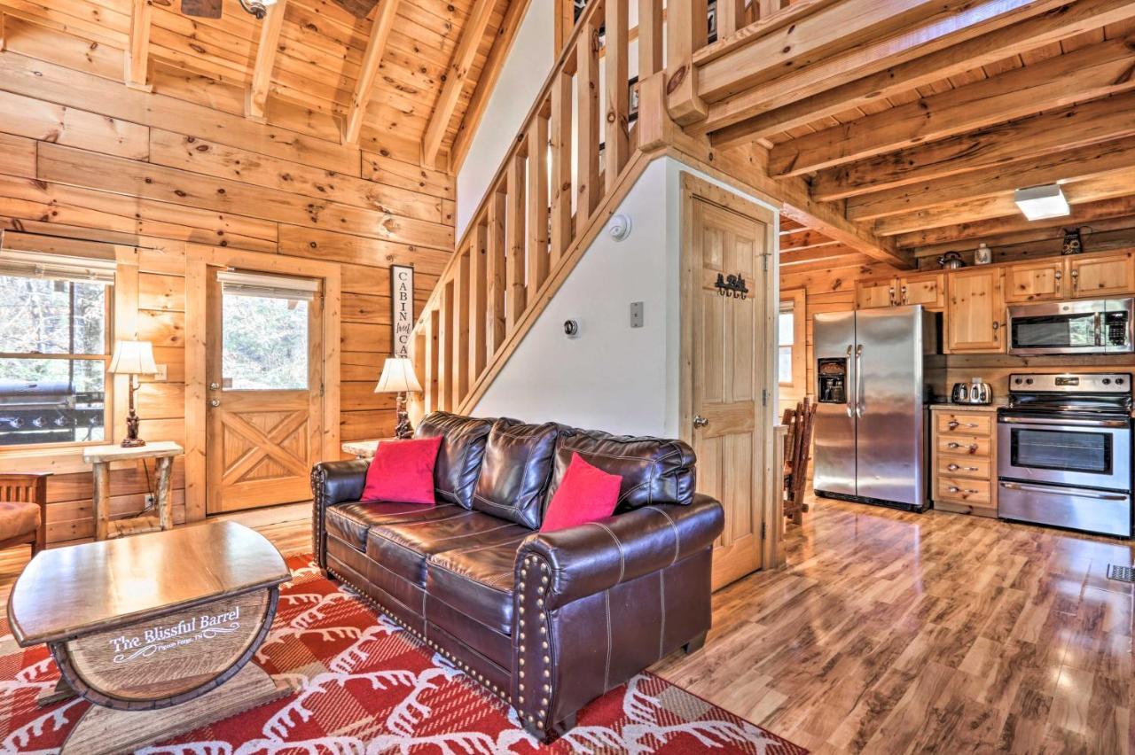 Cozy Cabin With Hot Tub In The Heart Of Pigeon Forge Villa ภายนอก รูปภาพ