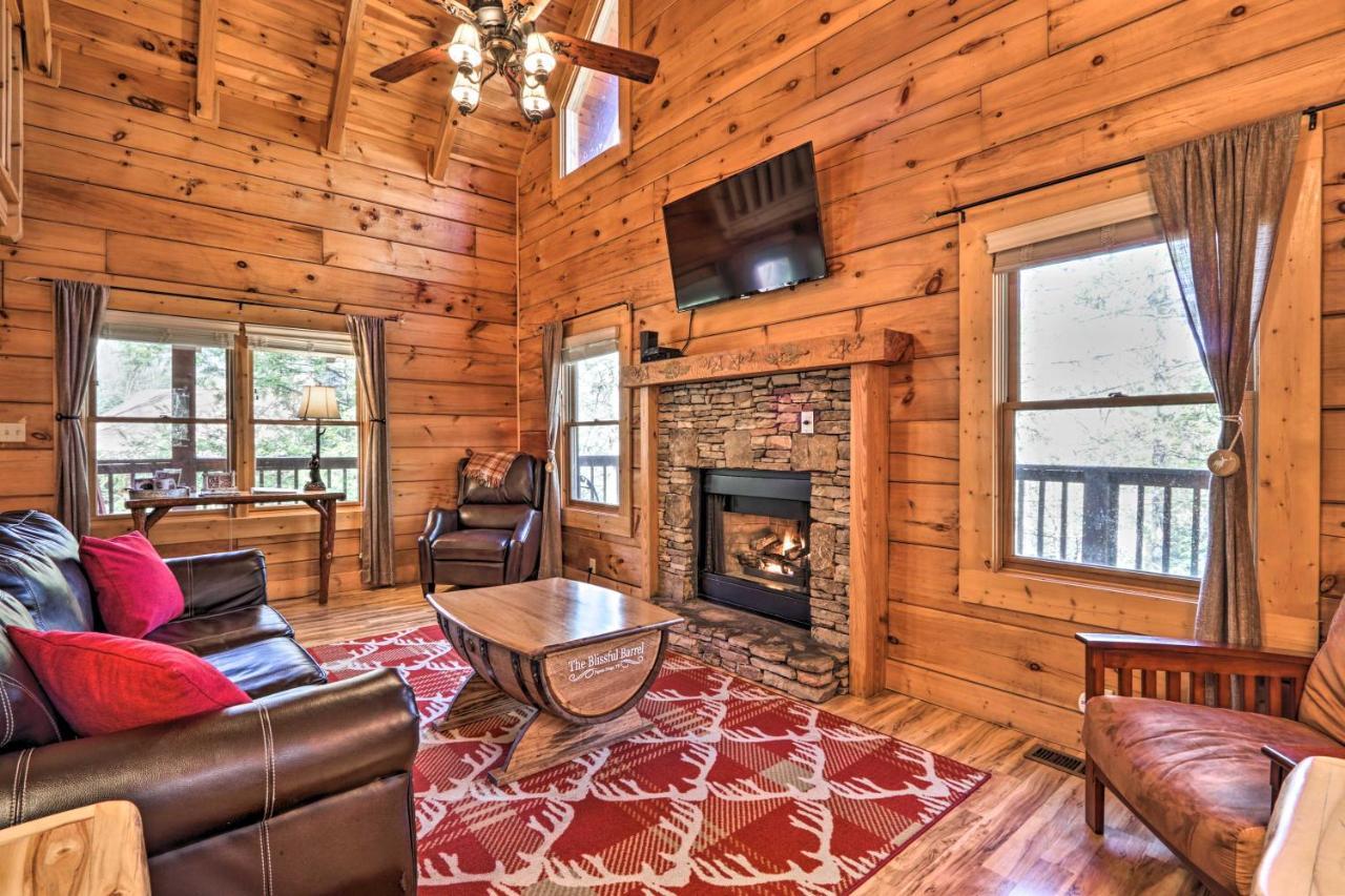 Cozy Cabin With Hot Tub In The Heart Of Pigeon Forge Villa ภายนอก รูปภาพ