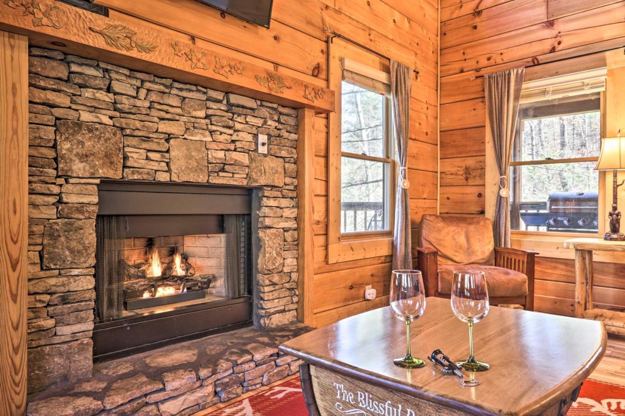 Cozy Cabin With Hot Tub In The Heart Of Pigeon Forge Villa ภายนอก รูปภาพ