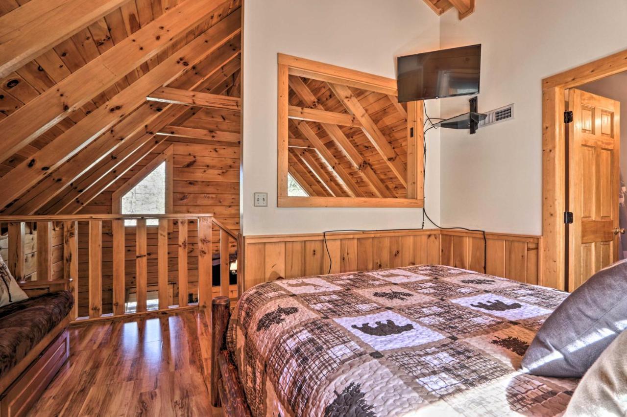 Cozy Cabin With Hot Tub In The Heart Of Pigeon Forge Villa ภายนอก รูปภาพ