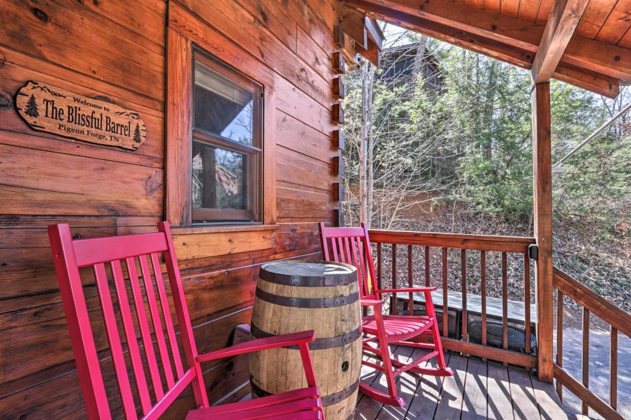 Cozy Cabin With Hot Tub In The Heart Of Pigeon Forge Villa ภายนอก รูปภาพ